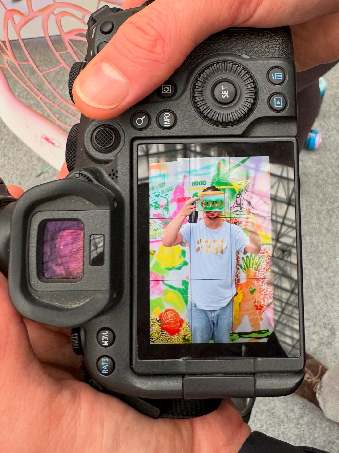 Fun little stencil wall at a fair. @generali.at @callelibre