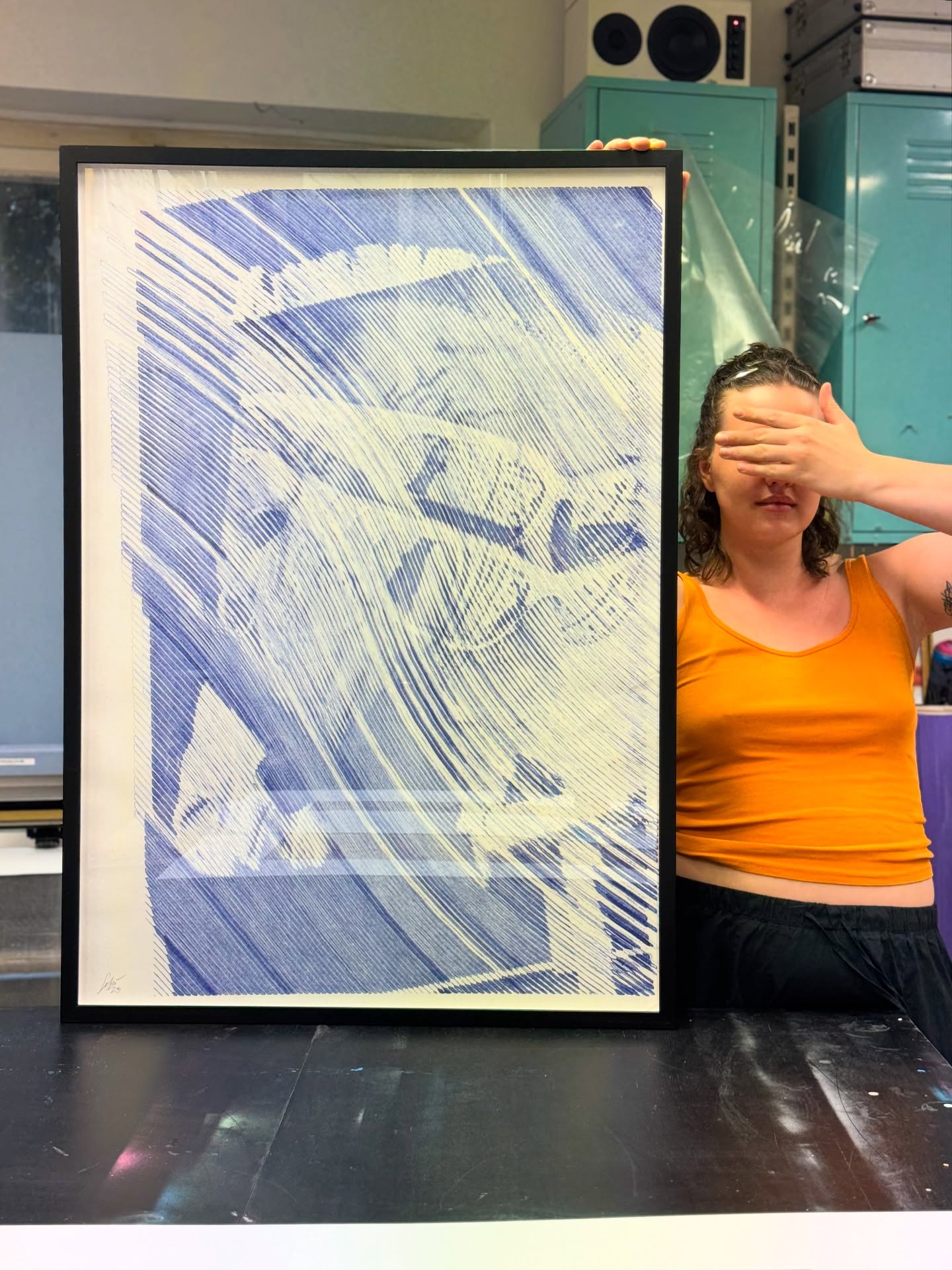 When an artwork lands in good hands. ❤️ „Schnelle Brille“, 100x70cm, ballpoint pen on laid...